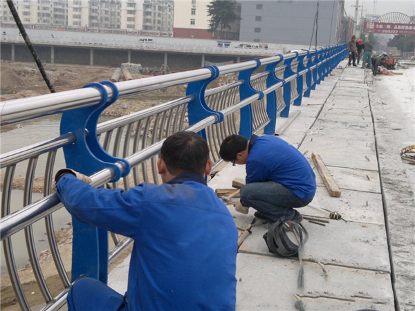 静安不锈钢河道护栏的特性及其在城市景观中的应用
